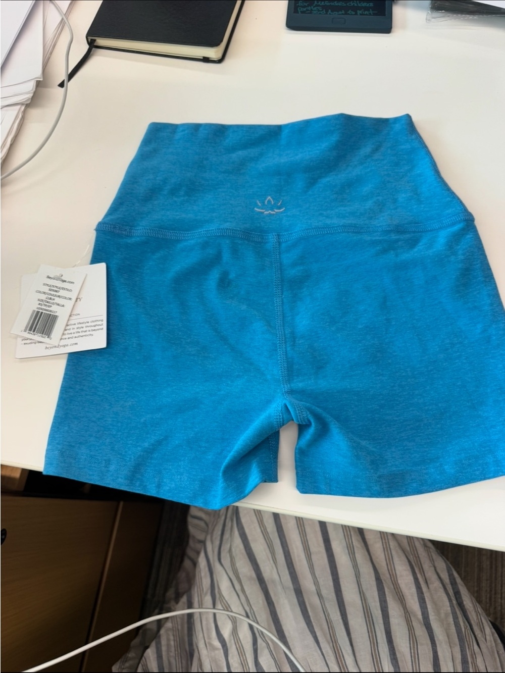 Beyond yoga biker shorts - Picture 2 of 3